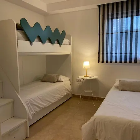Cozy 2 Bedroom Near Seafront شقة