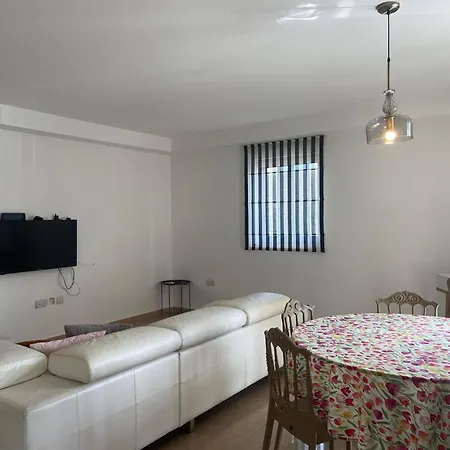 Cozy 2 Bedroom Near Seafront *