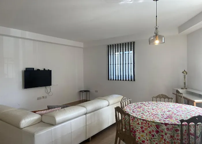 Cozy 2 Bedroom Near Seafront *