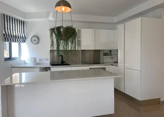 Cozy 2 Bedroom Near Seafront * Gzira